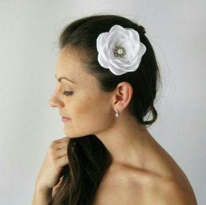 White Flower Hair Clip. Bridal Hair Flower Clip.